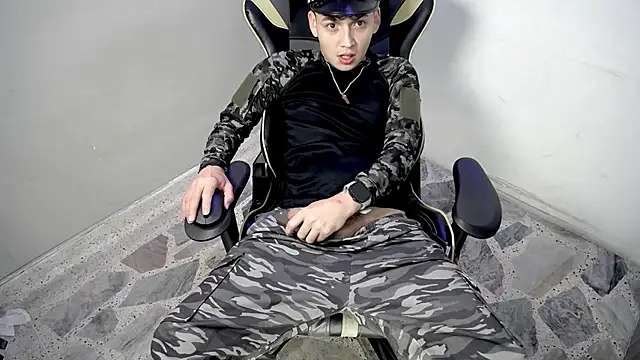 Show modela Mathias_twinkk na web-kameri