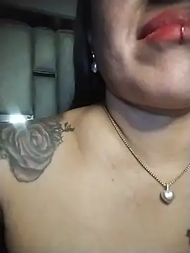 Chat XXX en directo de chelaqueen_