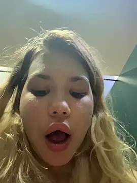 Liiimeee élő XXX-chatje