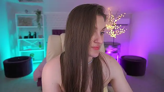 EmmyCharmm Adlı Modelin Canlı XXX Sohbeti