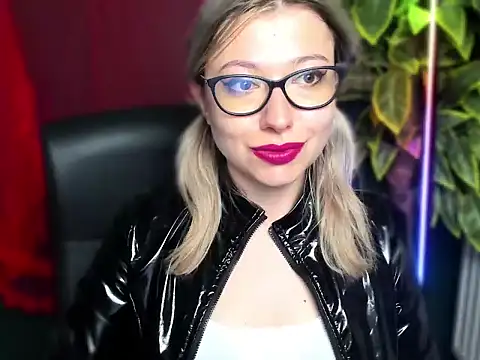 loveHeidi Adlı Modelin Canlı XXX Sohbeti