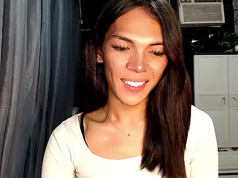 Show modela GORGEOUS_CARMEE na web-kameri