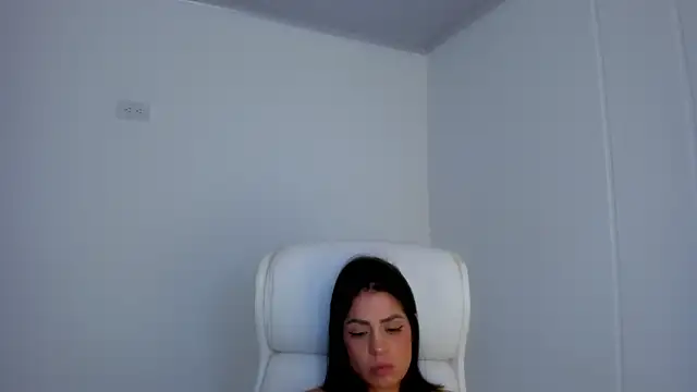 Онлайн чат XXX dominique_21