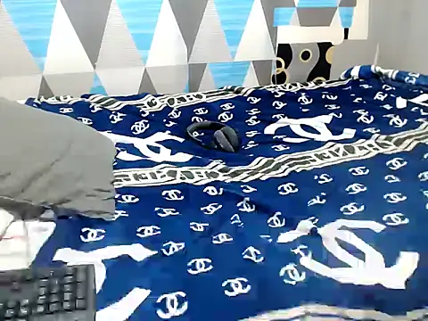 Trish_CurveCock: διαδικτυακό σόου στην κάμερα