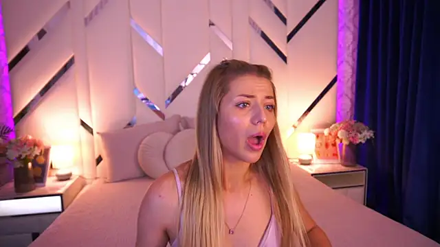 DoveLovee webcam show