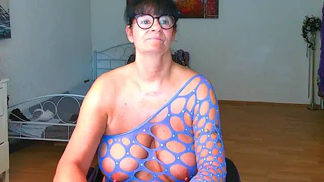 Sylly Adlı Modelin Canlı XXX Sohbeti