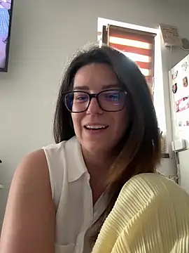 צ'אט XXX בש ידור חי של NadiraNoor