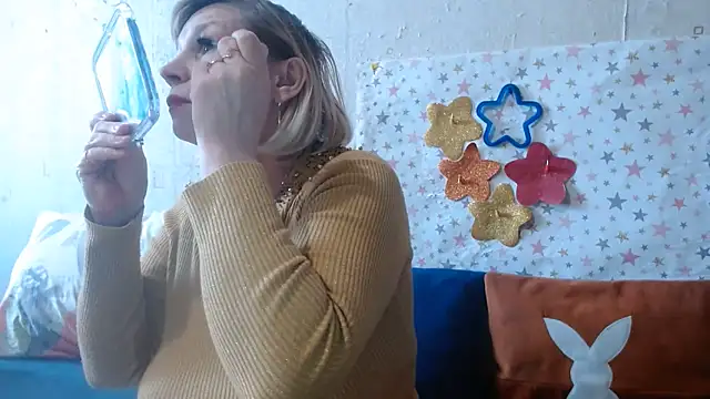 QueenLana live XXX chat