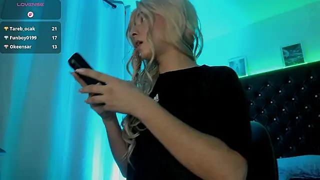 Chat XXX en directo de BellaRoge