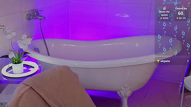 צ'אט XXX בשידור חי של EricaMoonn