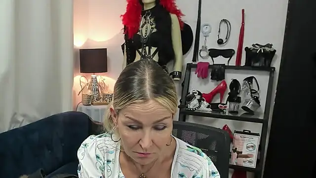 הופעת וובקאם של crystaLUX