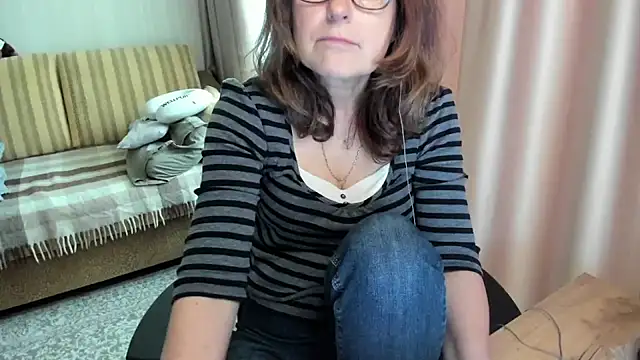 lauraoven Chat XXX live