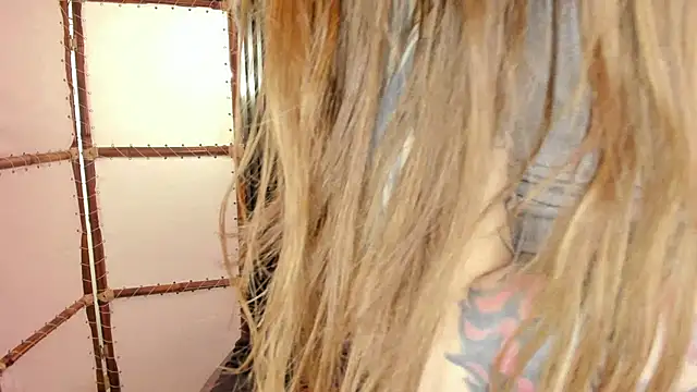 Scarbadgirl_'s Live XXX Chat