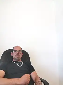 Chatroom XXX en direct de Adrian4711
