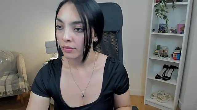 XXX chat uživo modela _BellaEvans_