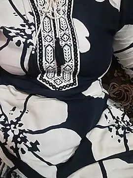 Chat +18 de IndianQueennX ao vivo