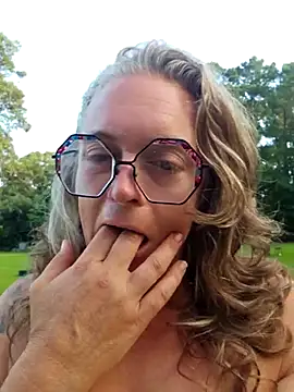 Pokazy przed kamerką – Blondejenn