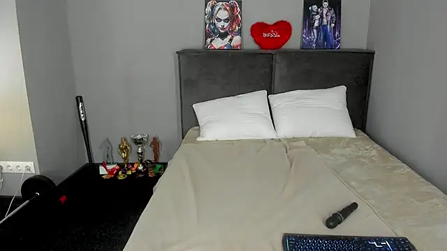 MuscleXXXBarbie webkamerás műsora