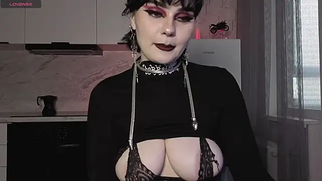 IntrigueYourDay's Live XXX Chat