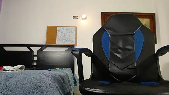 Chat +18 de Sofiafuck20 ao vivo
