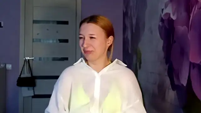 RaeannRoewe Adlı Modelin Canlı XXX Sohbeti
