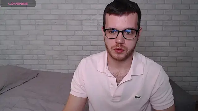 Chat +18 de Alexxx_horny ao vivo