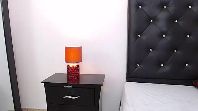 MidnightBella_ live XXX chat