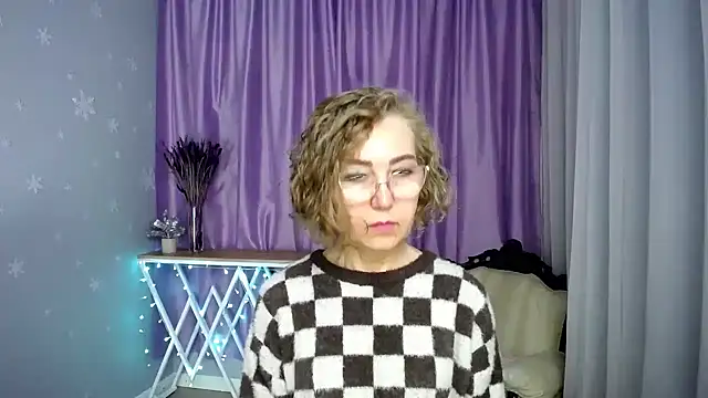 Show de queen_a_n_i na webcam