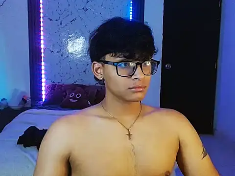 Mr_yisuzz webcam show