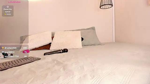 Chatroom XXX en direct de Emilly_mell