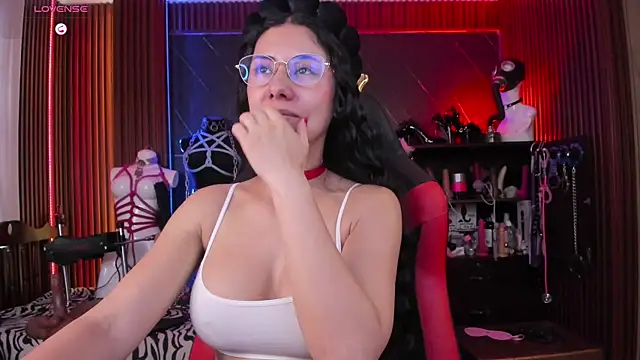 XiaQueen Show in webcam