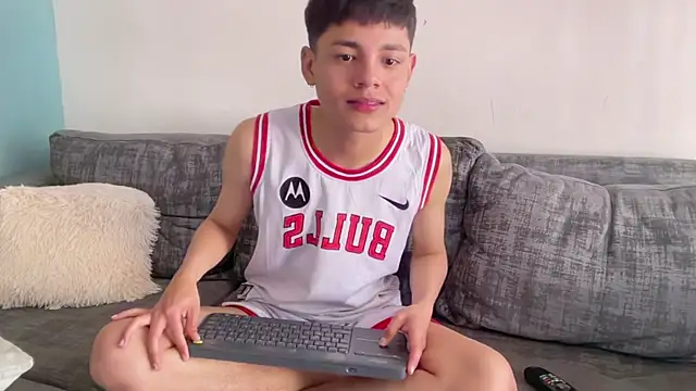 Andy_Belier23 Show in webcam