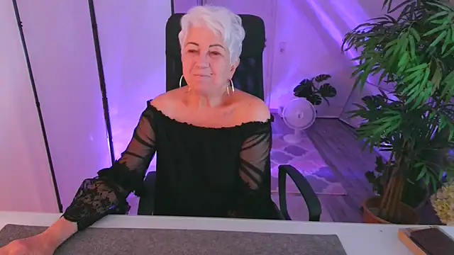 Онлайн чат XXX LovelyHelena