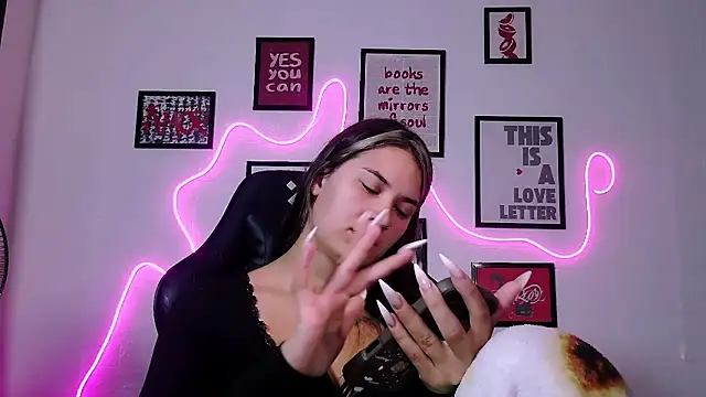 Chatroom XXX en direct de AlisaFrost
