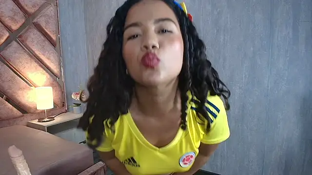 TamaraaHoney élő XXX-chatje
