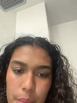 aleja_montiel__ élő XXX-chatje