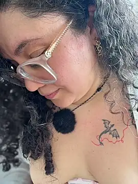 Chatroom XXX en direct de CurlyMilf_Vannexxxa