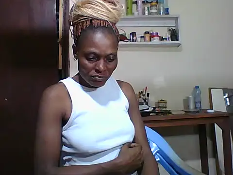 Ebonyqueen4 élő XXX-chatje