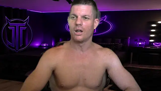 JockNThirsty: διαδικτυακό σόου στην κάμερα