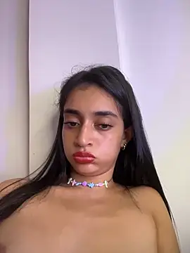 leilani_X Adlı Modelin Canlı XXX Sohbeti