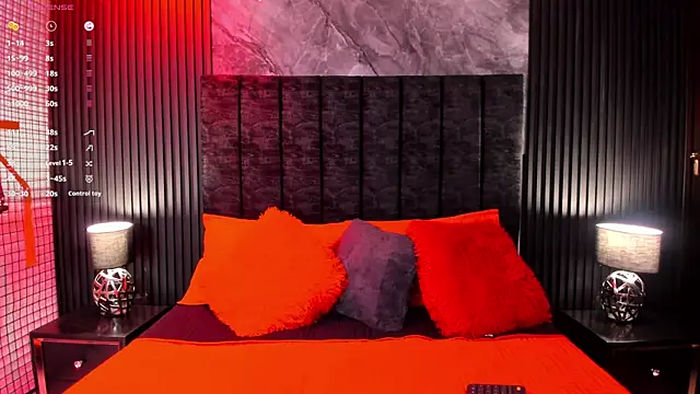 XXX chat uživo modela BDSM-DOLL