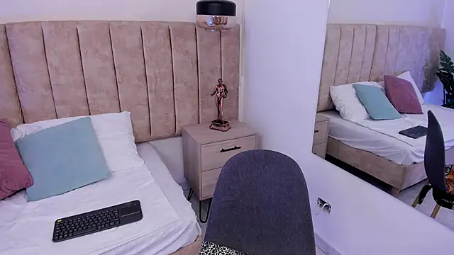 XXX chat uživo modela DinahCarter