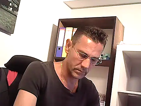 mastercharisma35 Adlı Modelin Canlı Sohbet Odası