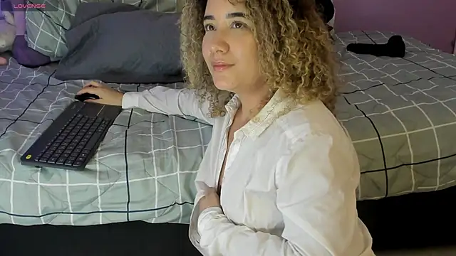 Charlotte11-11's Live XXX Chat