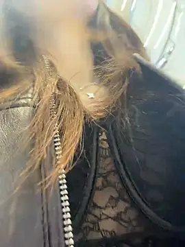 دردشة AnitaFly الجنسية المباشرة