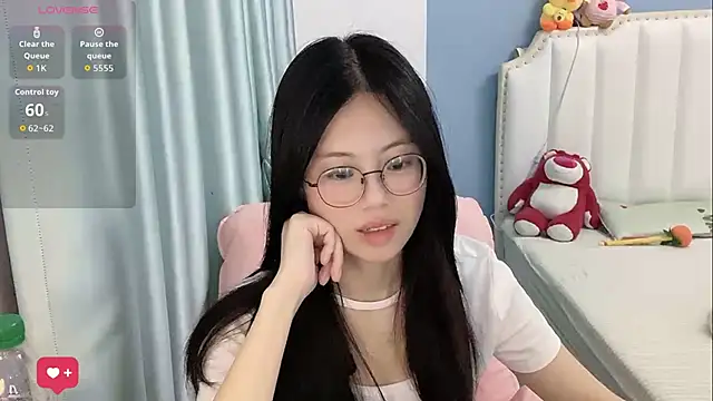 Luna-666 在線直播表演