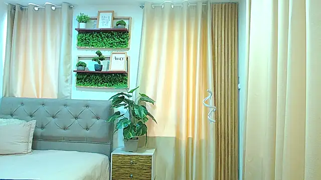 XXX chat uživo modela sasi_luna