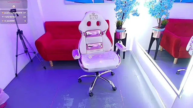 Онлайн чат XXX Nahomi_velmont