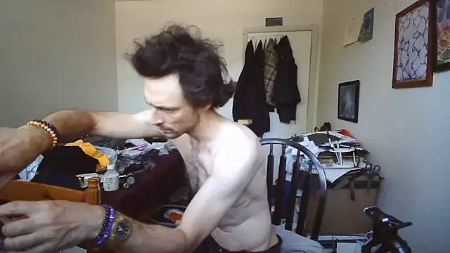 JohnnyMoves Show in webcam