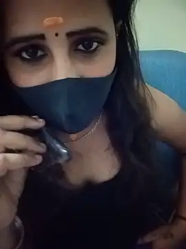 Pokazy przed kamerką – Tamil_Rani-